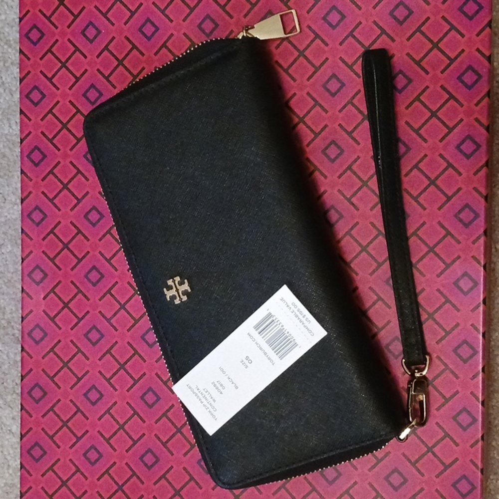 NWT Tory Burch York Zip Passport Continental Wallet Black